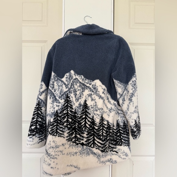 Mountain Fleece Jacket with forest scene - Picture 3 of 5